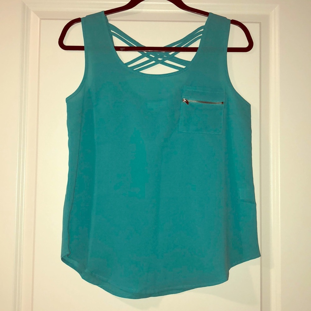 Zip-pocket sleeveless top